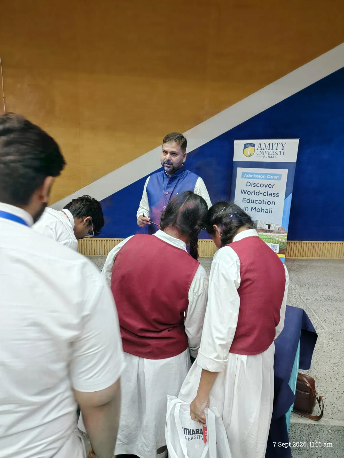 Admissions representative in dialogue with high school students