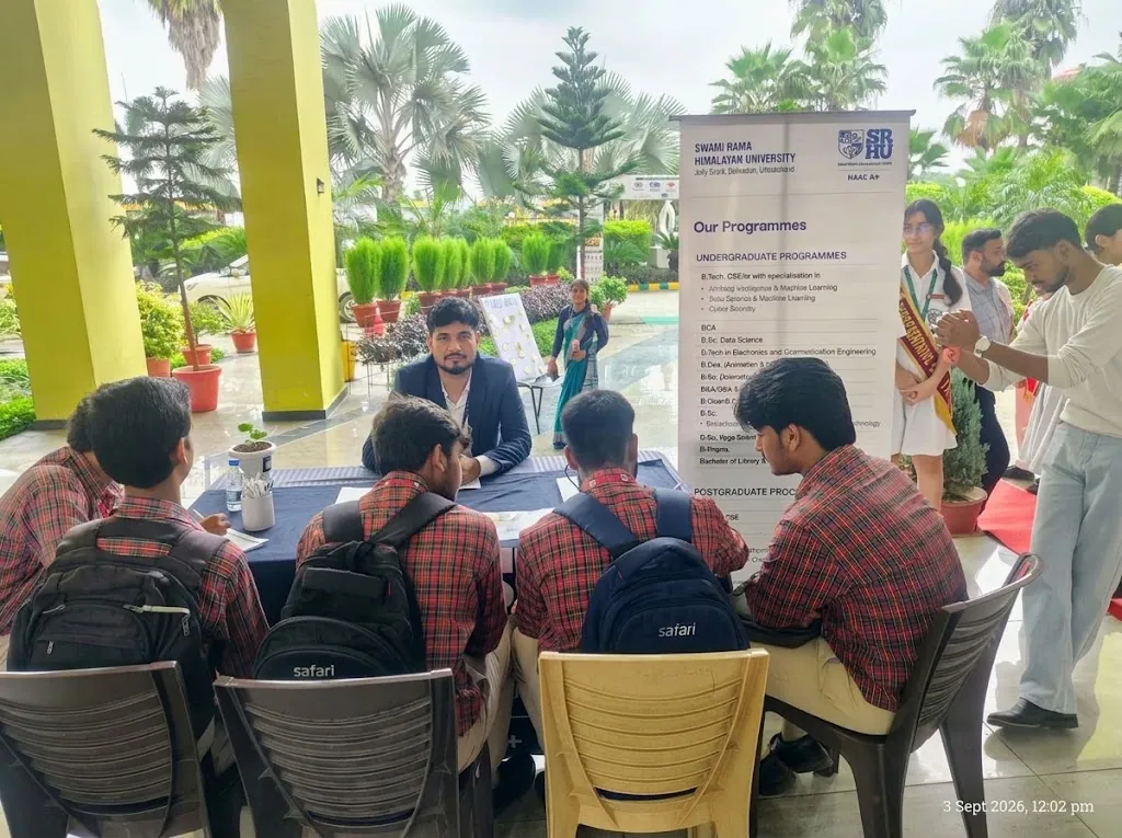 Students engaging in career guidance seminar discussion